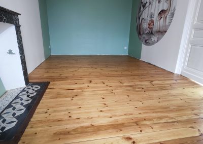 Rénovation d&rsquo;un parquet massif ancien et d un escalier en chêne et acajou